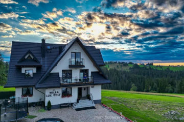 Dom i ogród z placem zabaw  | Willa Lux Wolf
