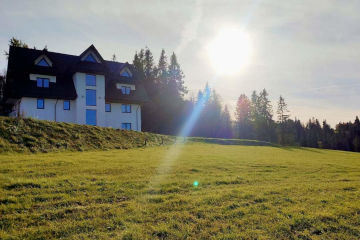 Dom i ogród z placem zabaw  | Willa Lux Wolf
